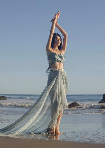 <p>Mint Green Ready-To-Wear Saree</p>