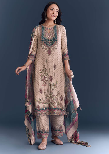 Baby Pink Crepe Kurta Set With Indie Print And Zari Work