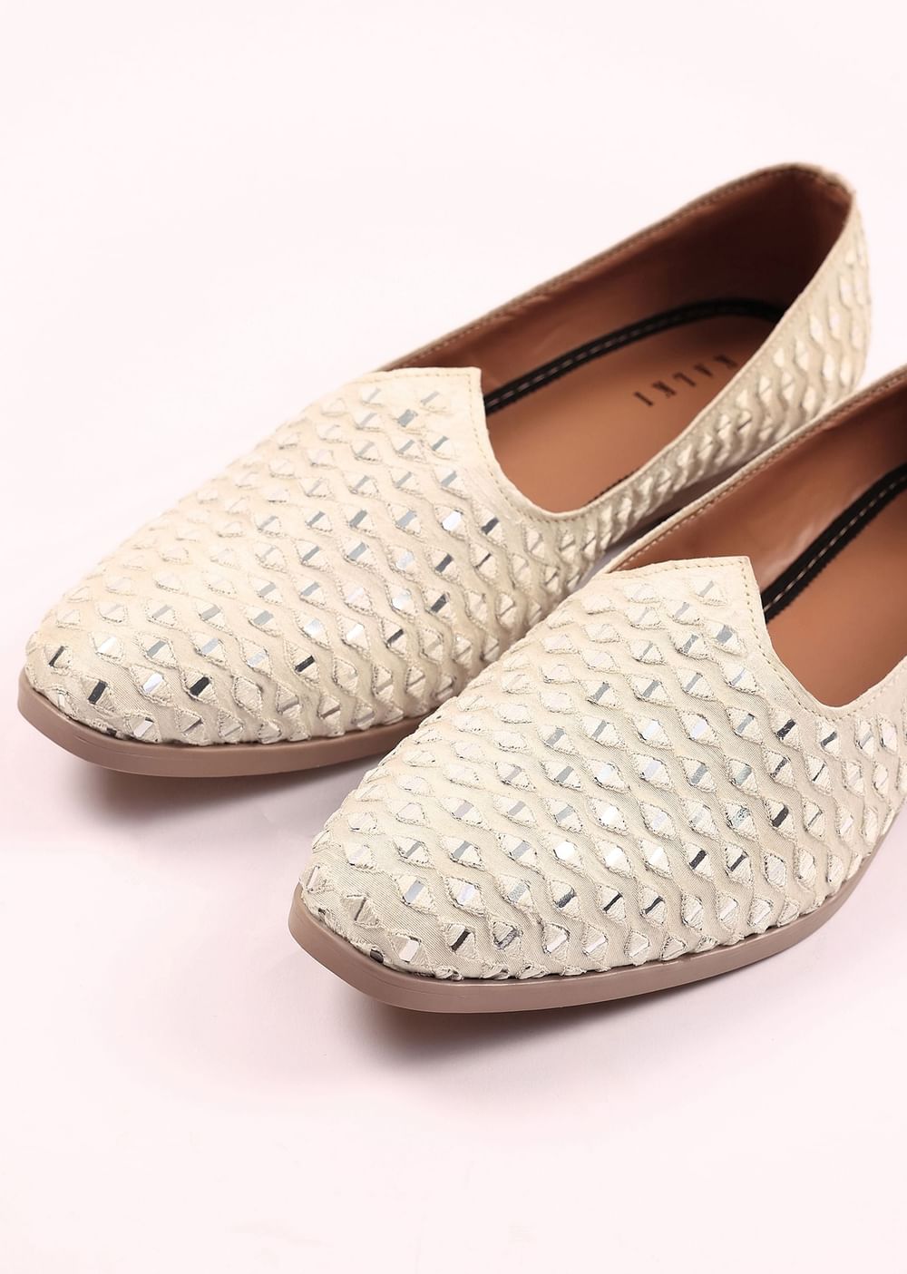 Beige Raw Silk Jutti With Mirror Work
