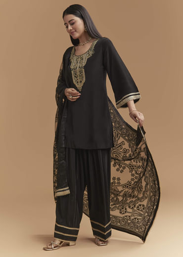 Black Crepe Kurta Set With Zardosi And Gota Work