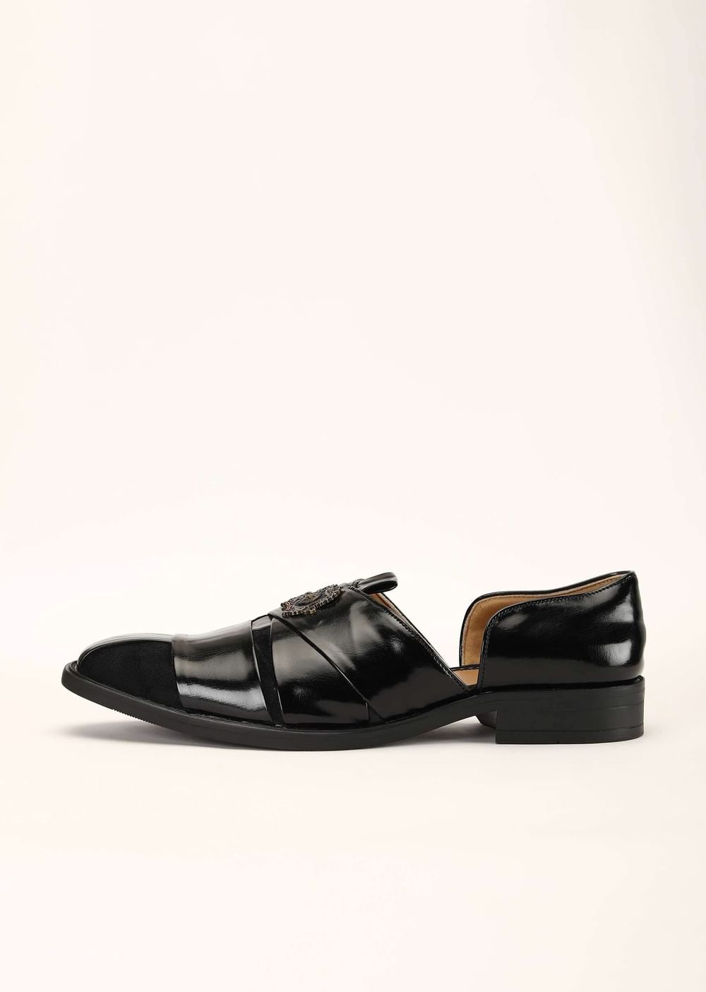 Black Peshawari Footwear In Rexine And Suede Leather Embellished With A Brooch