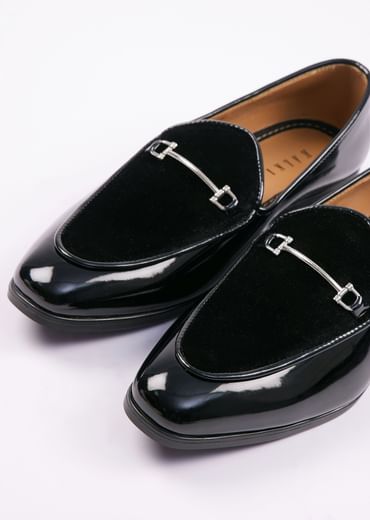 Black Velvet Juttis For Men