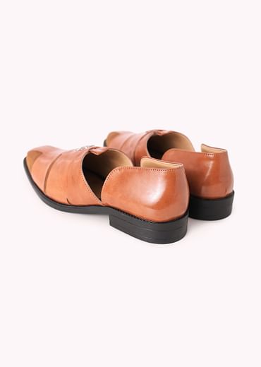 Brown Juttis with Cutwork Detail