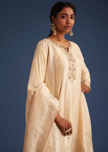 Cream Jacquard Kurta Set With Banarasi Silk Dupatta