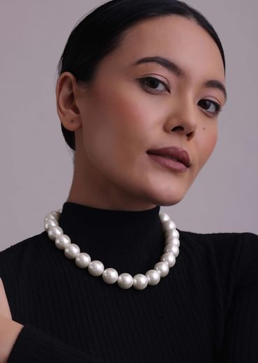 Daisy White Mother Of Pearl Necklace