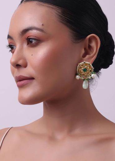 Gold Finish Kundan Choker Set In Mix Metal
