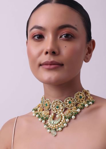Gold Finish Kundan Choker Set In Mix Metal