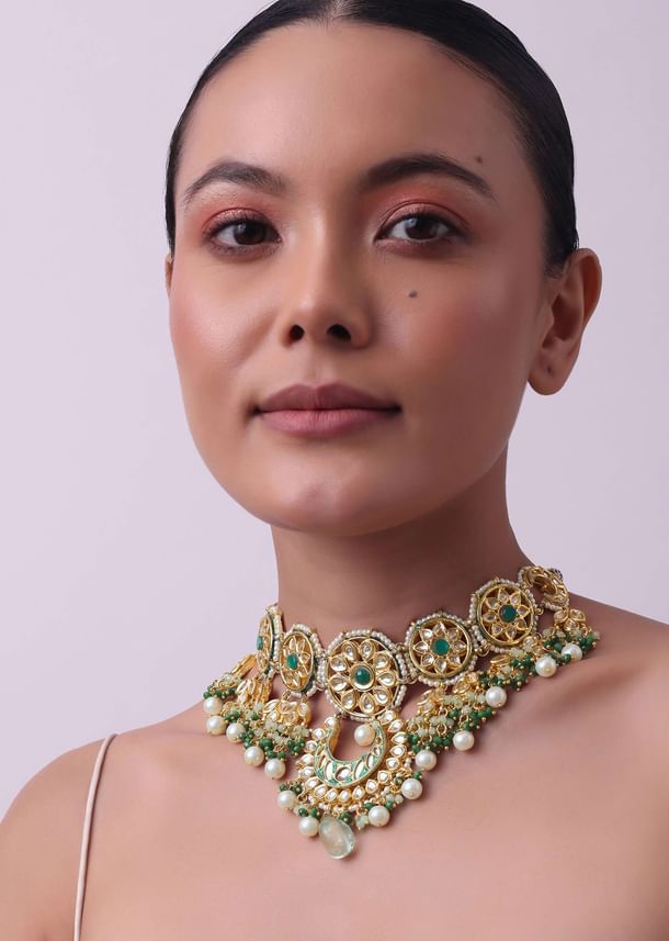 Gold Finish Kundan Choker Set In Mix Metal Gold Finish Kundan Choker Set In Mix Metal