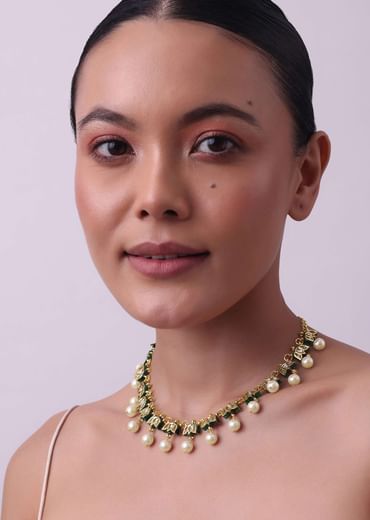 Gold Finish Kundan Necklace With Pearls
