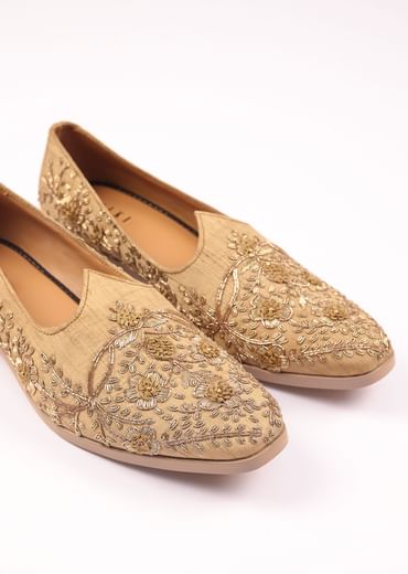 Gold Raw Silk Zardozi Embroidered Juttis