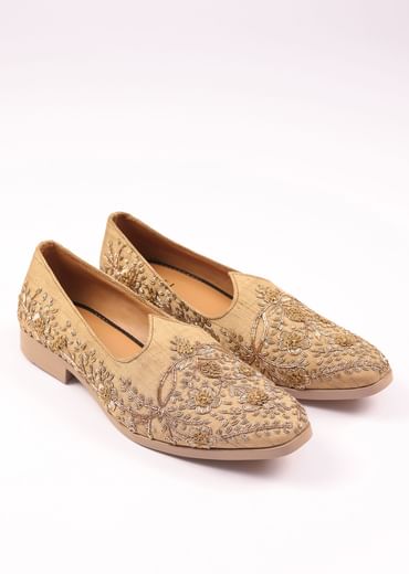 Gold Raw Silk Zardozi Embroidered Juttis