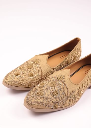Gold Raw Silk Zardozi Embroidered Juttis