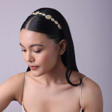 Gold Tone Mathapatti In Pearl And Kundan