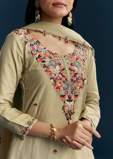 Green Silk Kurta Set With Thread Work