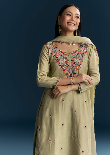 Green Silk Kurta Set With Thread Work