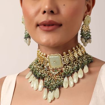 Green Bridal Choker Set With Beige Stones And Kundan