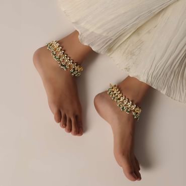 Green Payal With Kundan And Bead Drops - Set of 2