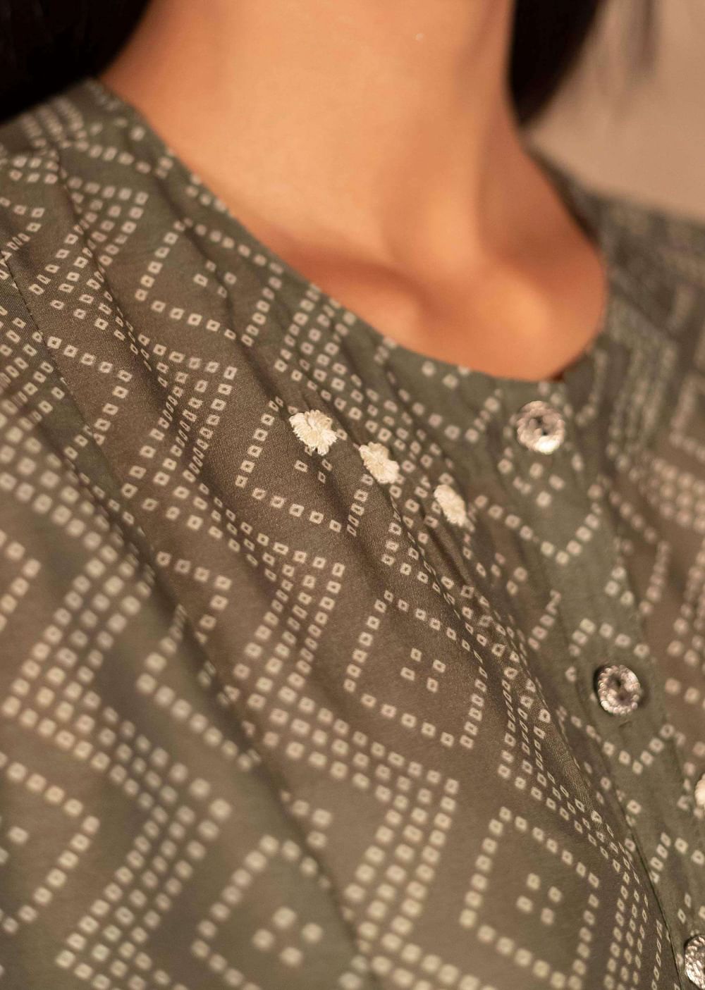 Green Tunic In Muslin With Bandhani Print And Aari Thread Embroidered Floral Motifs
