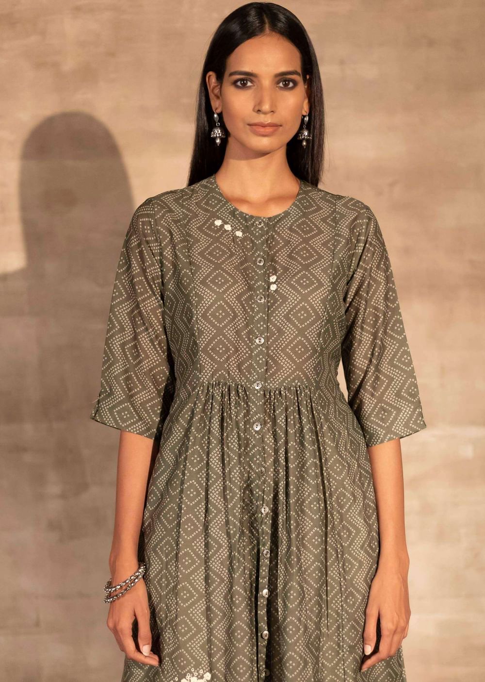 Green Tunic In Muslin With Bandhani Print And Aari Thread Embroidered Floral Motifs