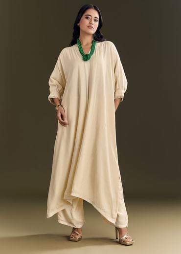 Ivory White Kurta Pant Set With Green Beaded Neckpiece