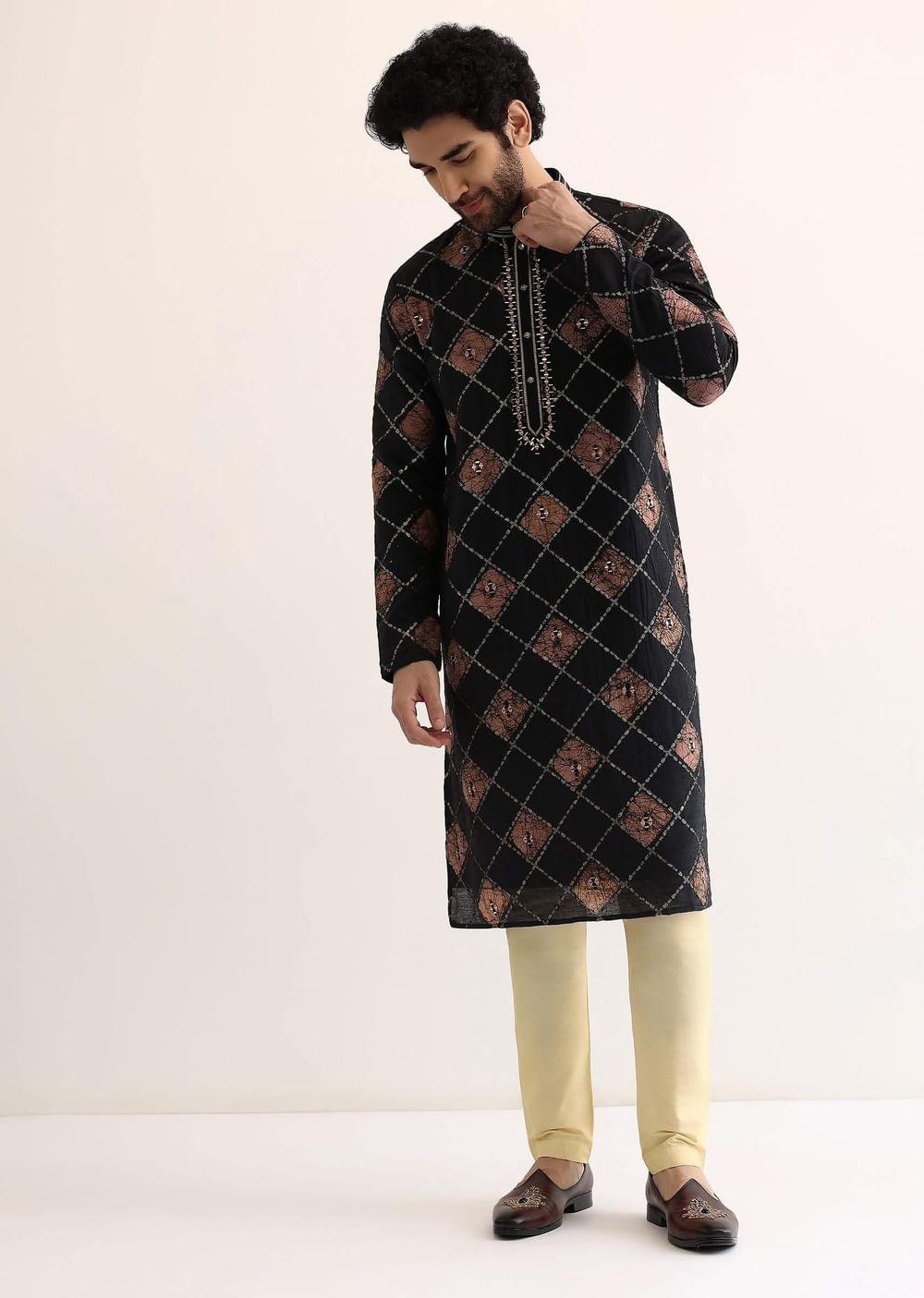 Black And Pink Silk Kurta Set With Mirror Embroidery