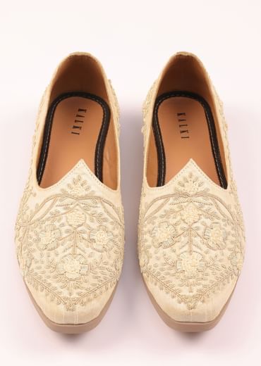 Off White Raw Silk Zardozi Juttis