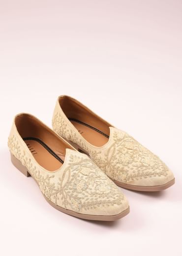 Off White Raw Silk Zardozi Juttis