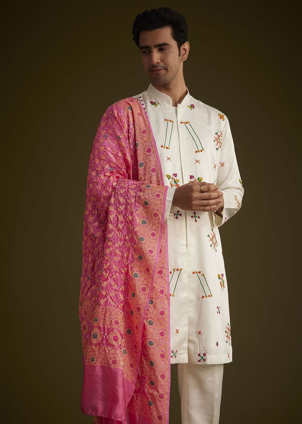 Off White Silk Thread Embroidered Kurta Set With Bandhani Dupatta