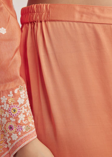 Peach Silk Threadwork Kurta Set With Organza Dupatta