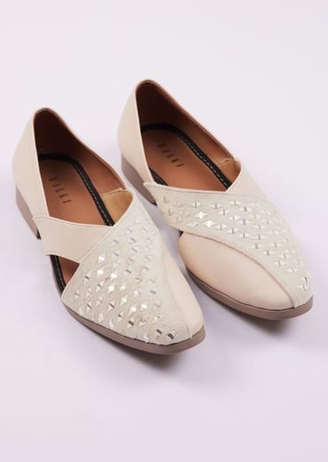 Peach Raw Silk Mirror Work Juttis