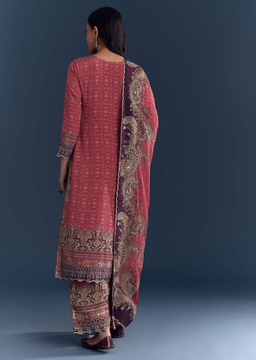 Pink Crepe Kurta Set Polished With Indie Print And Zari Work
