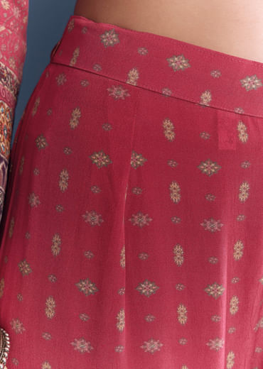 Pink Crepe Kurta Set Polished With Indie Print And Zari Work