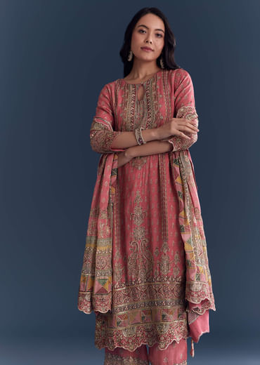 Pink Crepe Kurta Set With Indie Print And Zari Embroidery