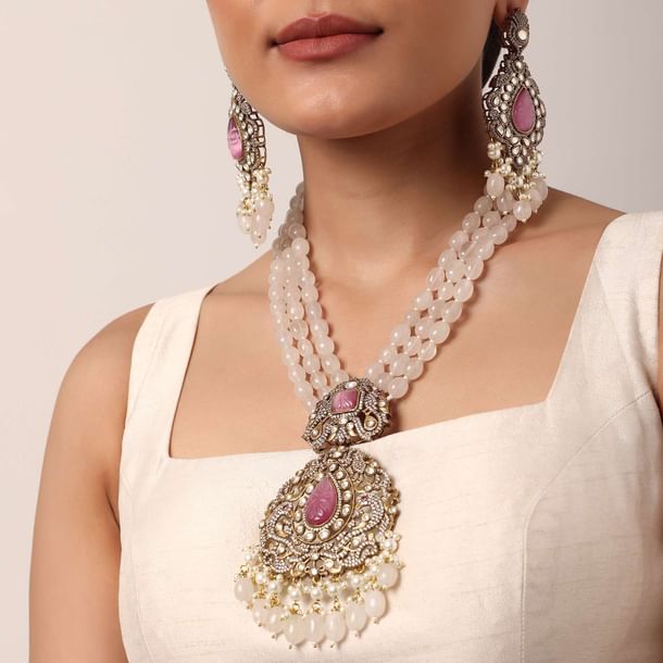 Pink Long Pendant Necklace Set With Mossanite Motif Pink Long Pendant Necklace Set With Mossanite Motif