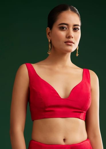 Red Dola Silk Saree With Zari Detailing