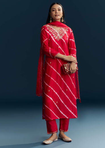 Red Silk Kurta Set With Leheriya Print And Cutdana Work