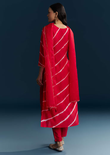 Red Silk Kurta Set With Leheriya Print And Cutdana Work