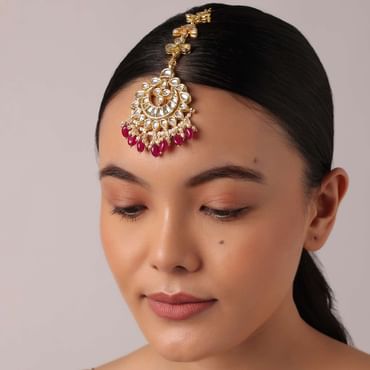 Red Maangtikka With Studded Kundan