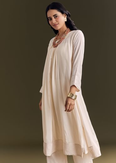Ivory White Resham Embroidered Kurta Pant With Beaded Neckpiece