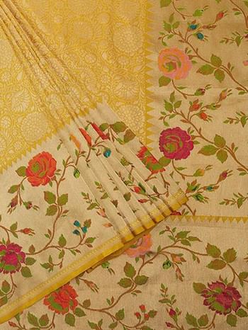 <p>Meenakari Saree</p>