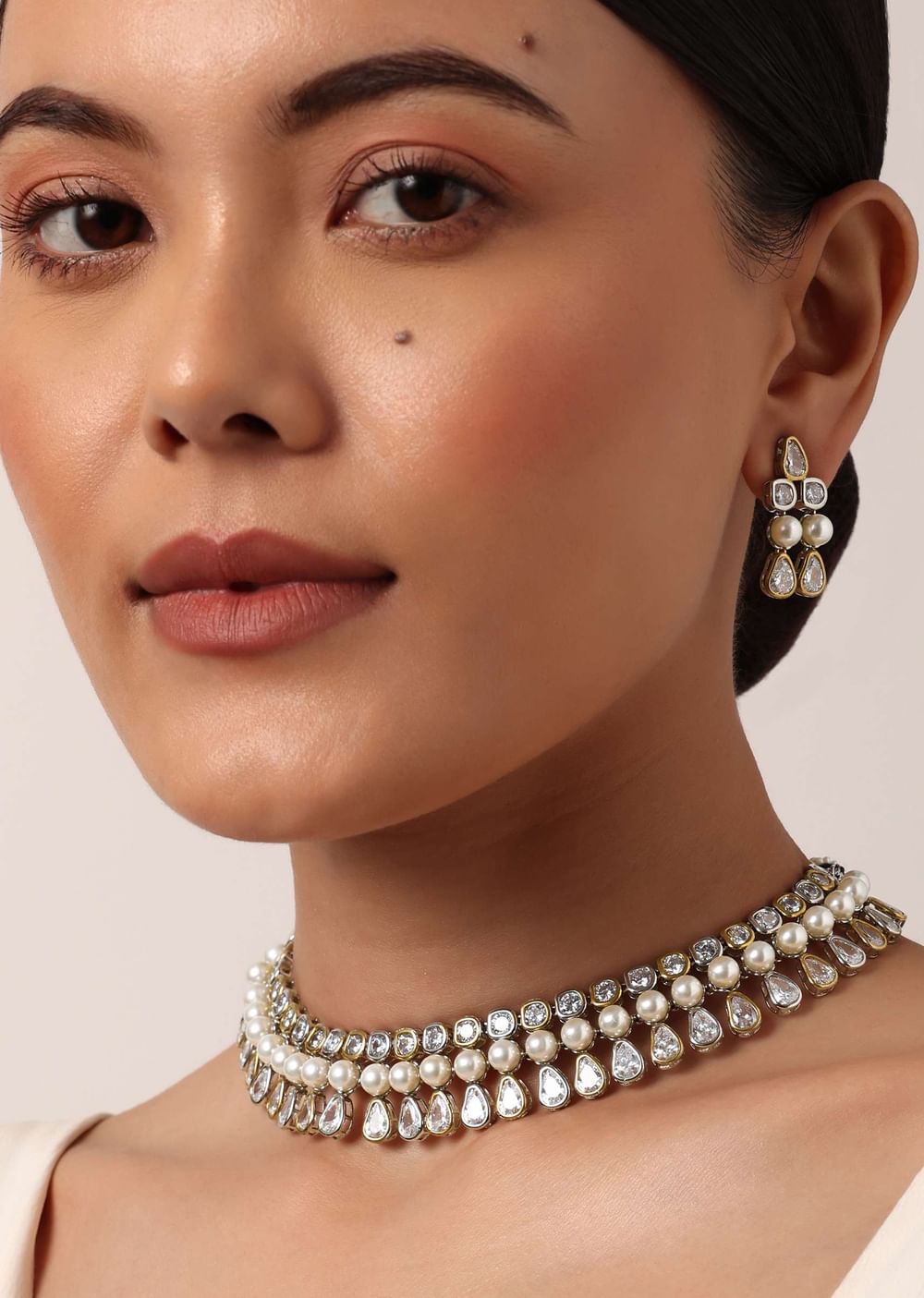 White Choker Set With Polki And Pearls
