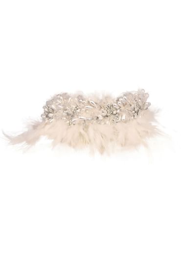 White Handcrafted Choker Necklace Set With Feather Detailing