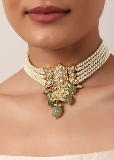 White Kundan Pendant Choker Set With Pearls