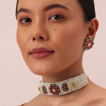 White Rajasthani Ponchi Choker Set With Kundan Detail