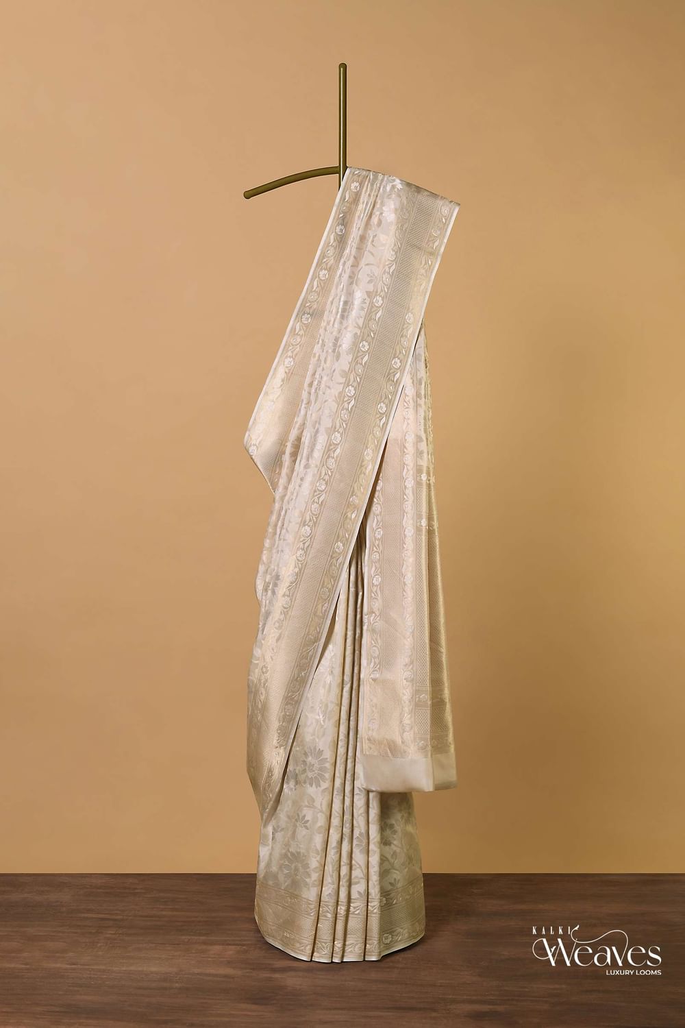 White South Dharmavaram Silk Saree With Antique Zari Weave And Unstitched Blouse Fabric