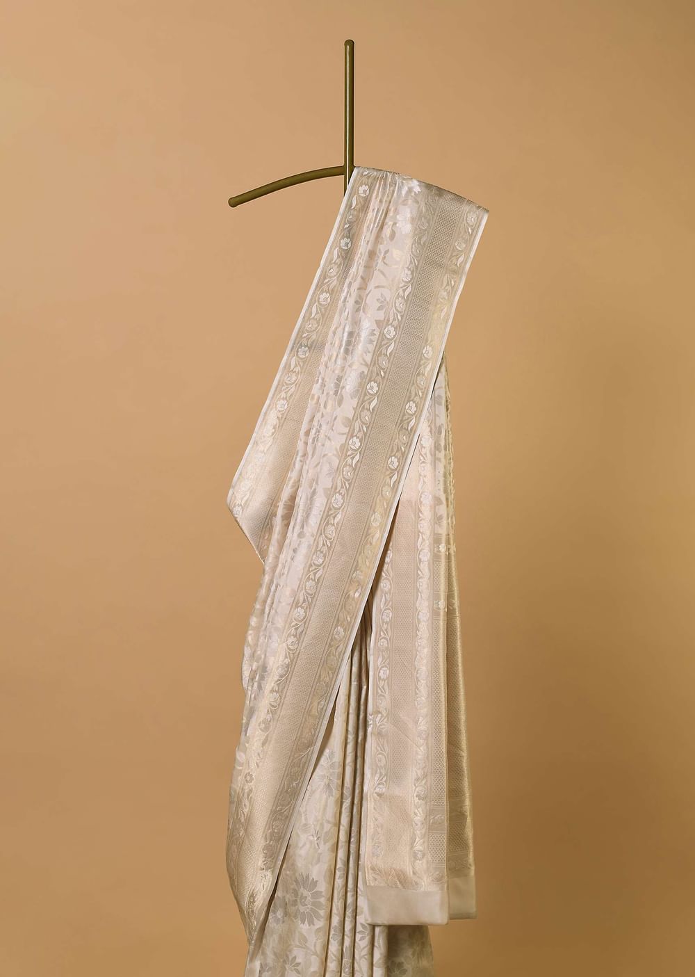 White South Dharmavaram Silk Saree With Antique Zari Weave And Unstitched Blouse Fabric