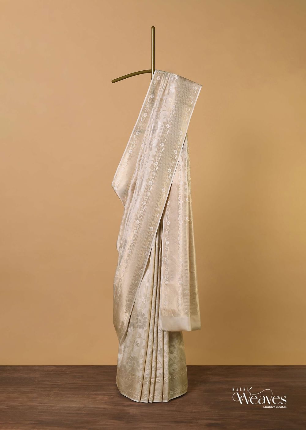 White South Dharmavaram Silk Saree With Antique Zari Weave And Unstitched Blouse Fabric