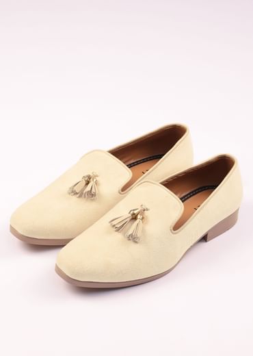 White Velvet Tassel Jutti