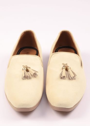 White Velvet Tassel Jutti