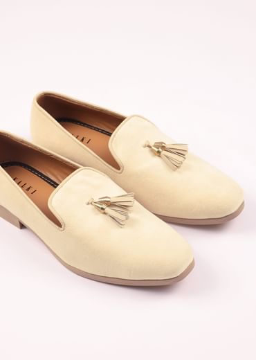 White Velvet Tassel Jutti